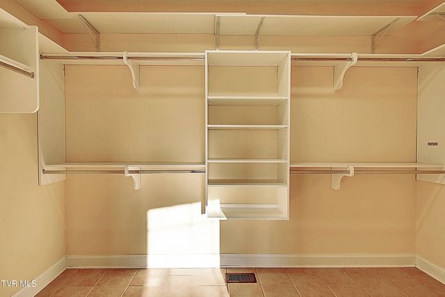 2325 Colonial View Road, Kingsport, TN 37663