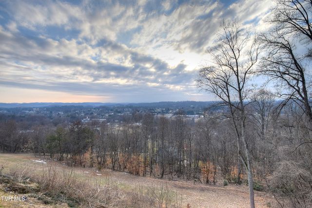 2325 Colonial View Road, Kingsport, TN 37663