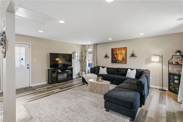145 Greenfield CRES, Suffolk, VA 23434