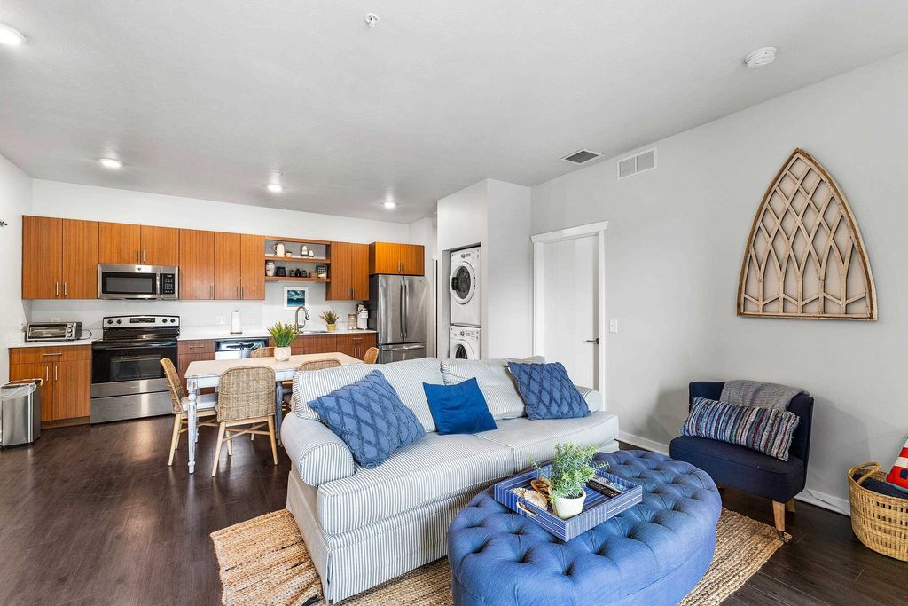 630 S Garfield Avenue 215, Traverse City, MI 49686