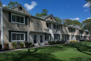 1 Aycock Place 0105B, Coram, NY 11727