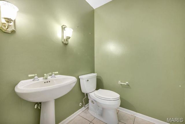 1605 Fahrpark Court, St Louis, MO 63146