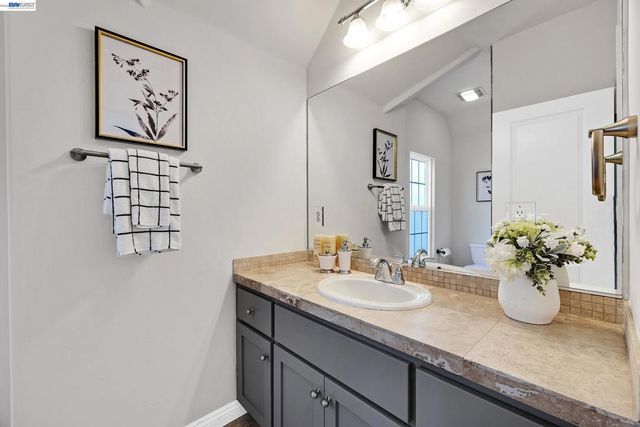 1015 Greenbrier Ct, San Leandro, CA 94577