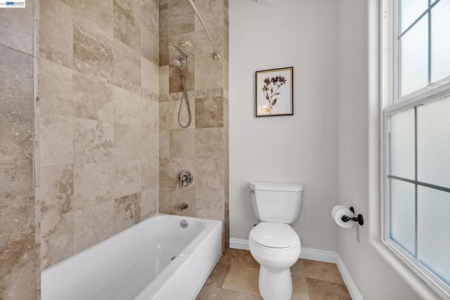 1015 Greenbrier Ct, San Leandro, CA 94577