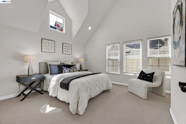 1015 Greenbrier Ct, San Leandro, CA 94577
