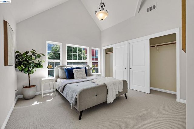 1015 Greenbrier Ct, San Leandro, CA 94577