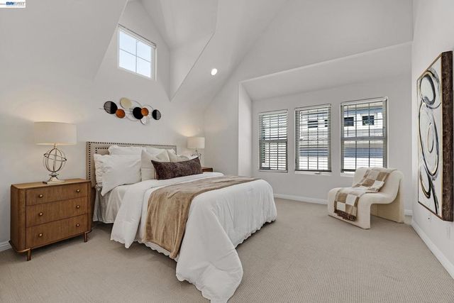 1015 Greenbrier Ct, San Leandro, CA 94577