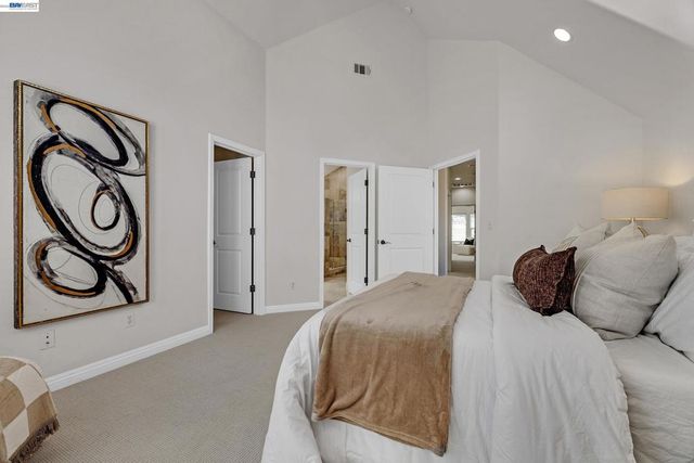 1015 Greenbrier Ct, San Leandro, CA 94577