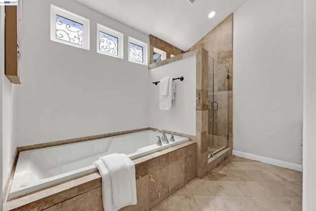 1015 Greenbrier Ct, San Leandro, CA 94577
