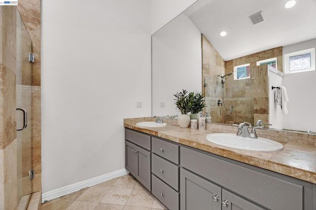 1015 Greenbrier Ct, San Leandro, CA 94577