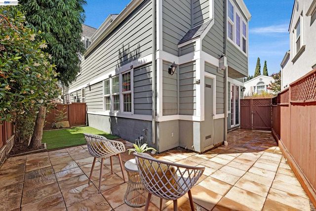 1015 Greenbrier Ct, San Leandro, CA 94577
