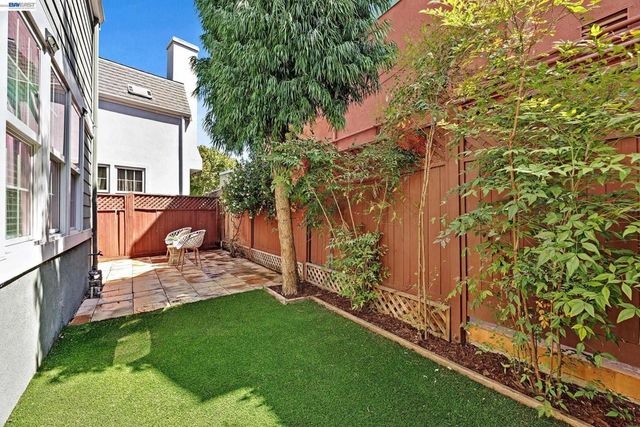 1015 Greenbrier Ct, San Leandro, CA 94577