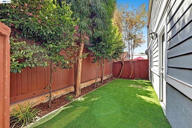1015 Greenbrier Ct, San Leandro, CA 94577