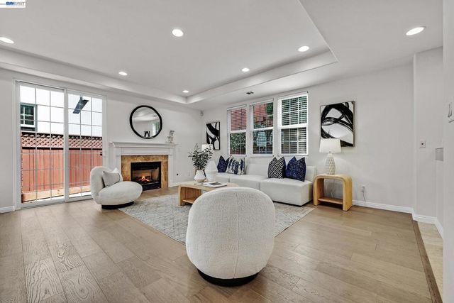 1015 Greenbrier Ct, San Leandro, CA 94577
