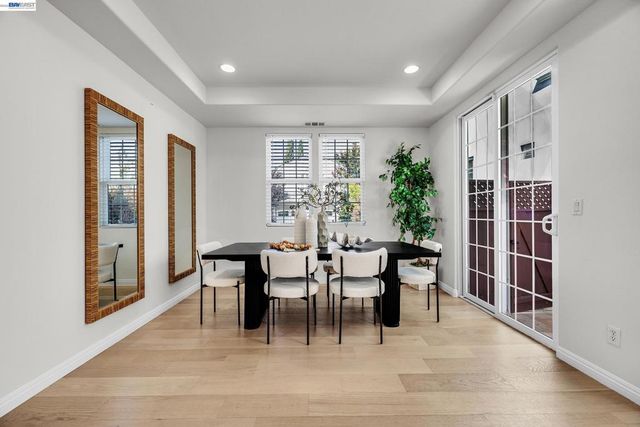 1015 Greenbrier Ct, San Leandro, CA 94577