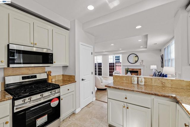1015 Greenbrier Ct, San Leandro, CA 94577