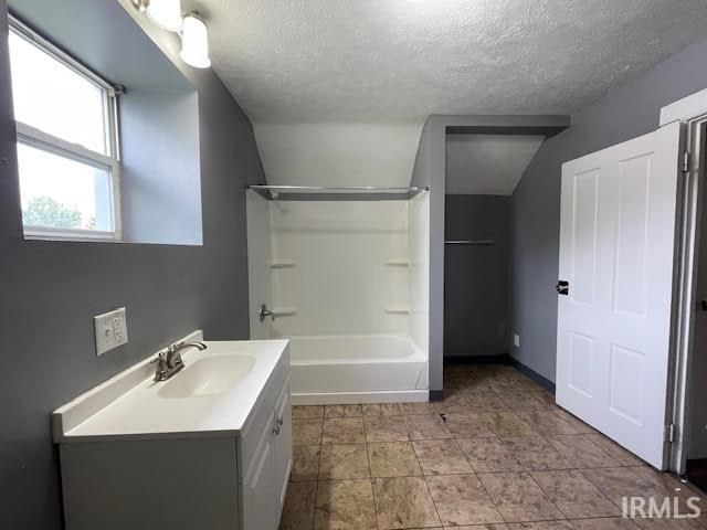 317 Studebaker Street, South Bend, IN 46628