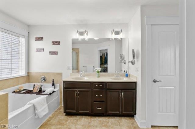 3320 Conservancy DR, Chesapeake, VA 23323