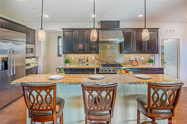 7594 Granja Vista Del Rio, Eastvale, CA 92880