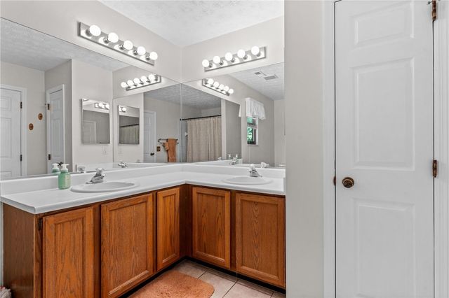 8807 Deer Valley Drive, Huber Heights, OH 45424