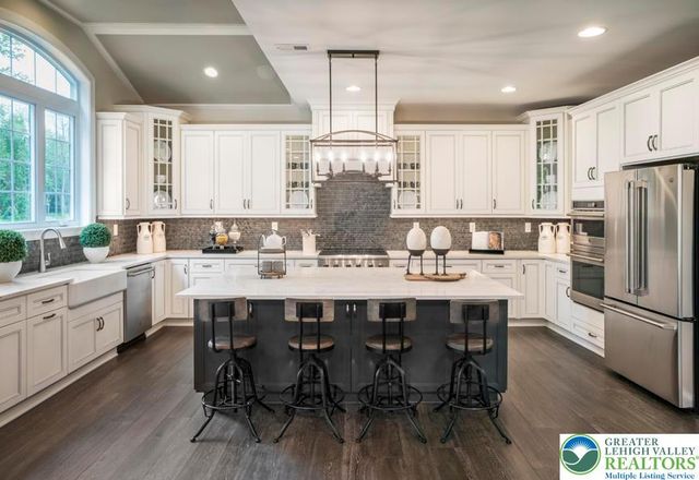 5405 Red Oak Drive, Upper Saucon Twp, PA 18036