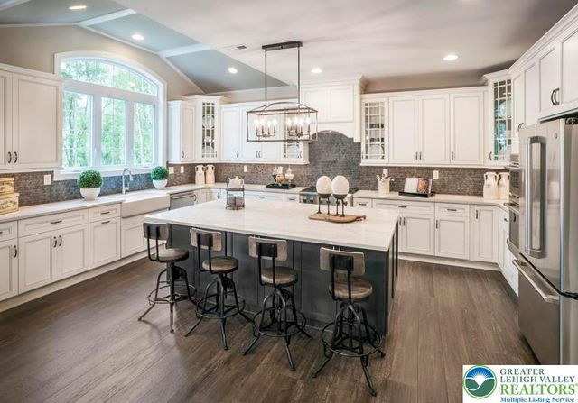 5405 Red Oak Drive, Upper Saucon Twp, PA 18036