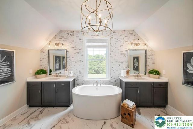 5405 Red Oak Drive, Upper Saucon Twp, PA 18036