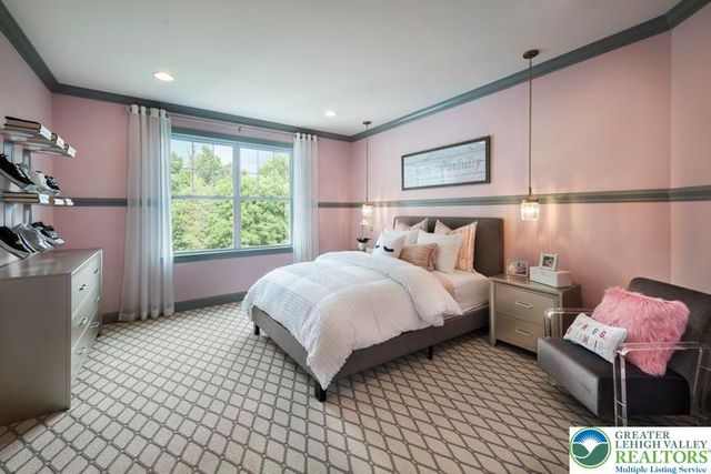 5405 Red Oak Drive, Upper Saucon Twp, PA 18036