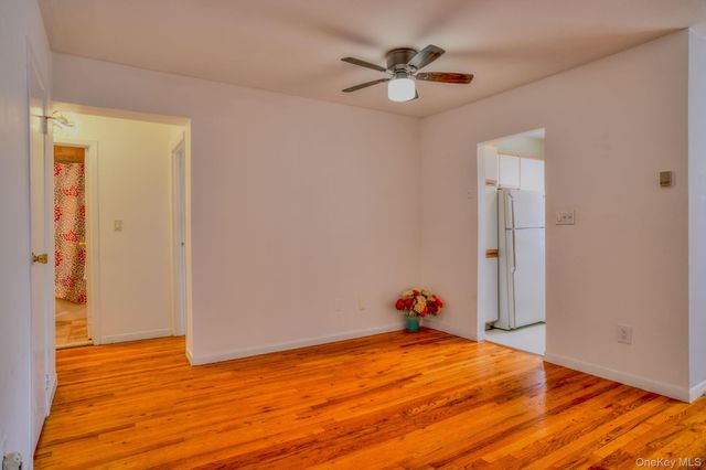 20 Daley Place 113, Lynbrook, NY 11563