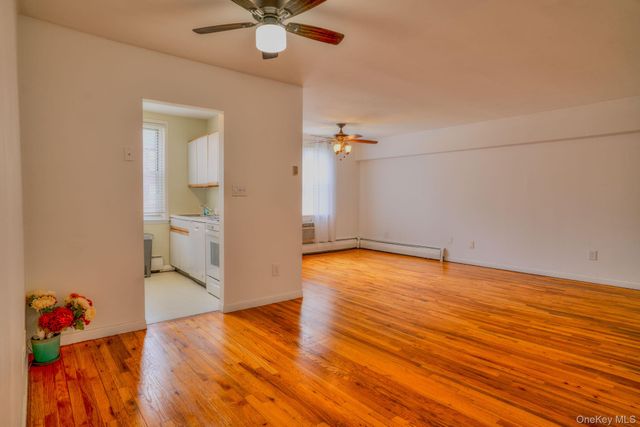 20 Daley Place 113, Lynbrook, NY 11563