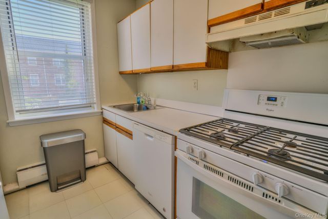 20 Daley Place 113, Lynbrook, NY 11563