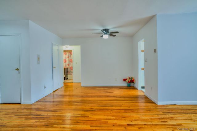 20 Daley Place 113, Lynbrook, NY 11563