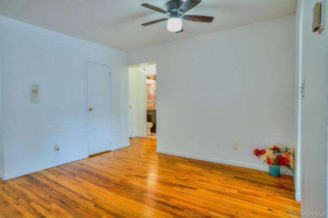 20 Daley Place 113, Lynbrook, NY 11563