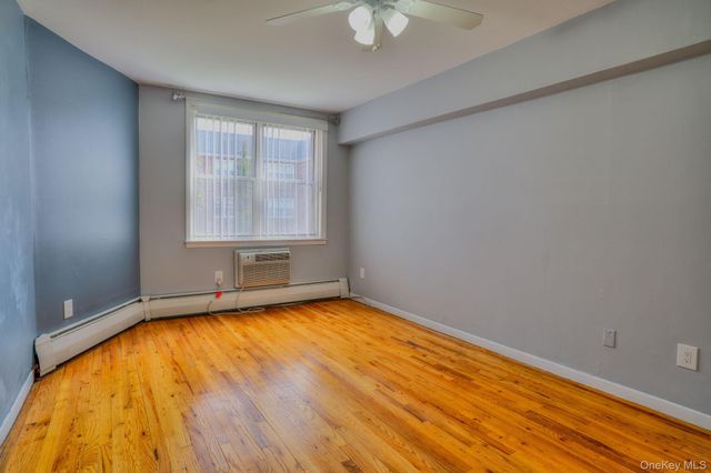 20 Daley Place 113, Lynbrook, NY 11563