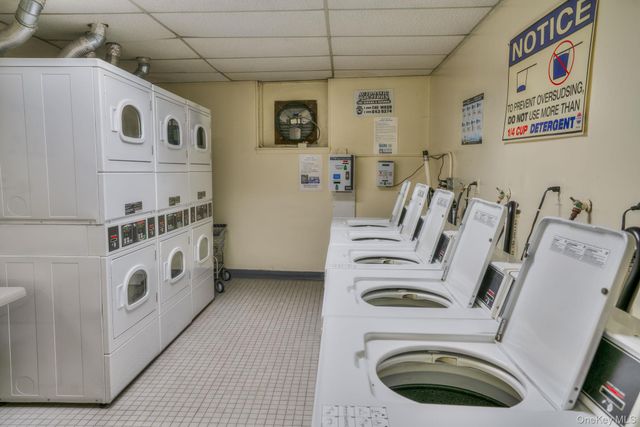 20 Daley Place 113, Lynbrook, NY 11563