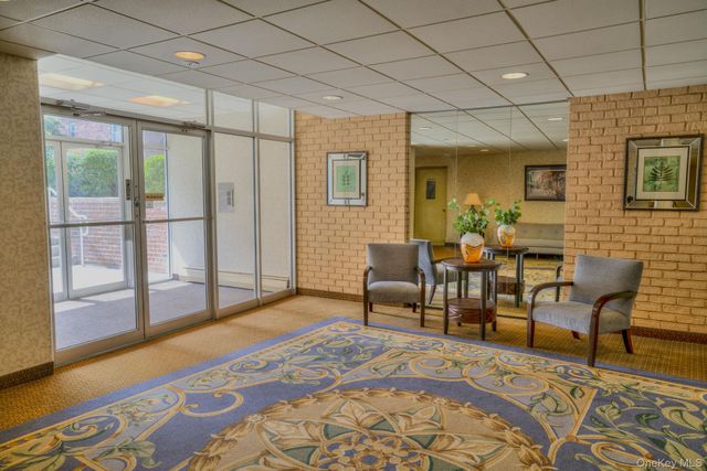 20 Daley Place 113, Lynbrook, NY 11563