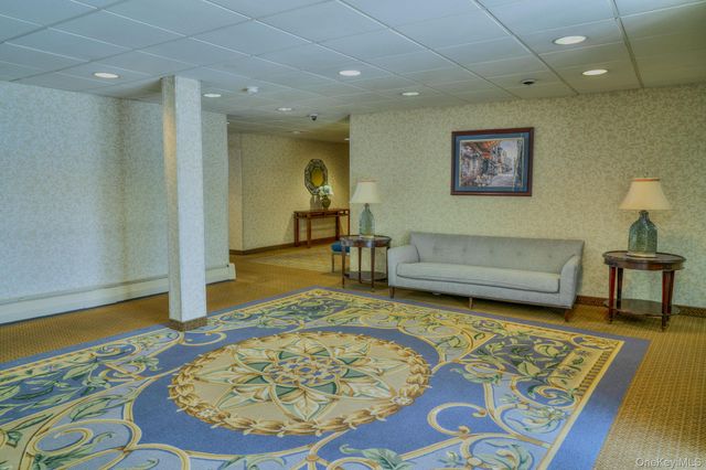 20 Daley Place 113, Lynbrook, NY 11563