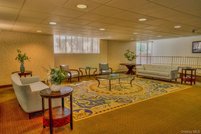 20 Daley Place 113, Lynbrook, NY 11563