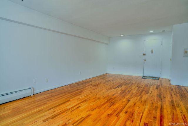 20 Daley Place 113, Lynbrook, NY 11563