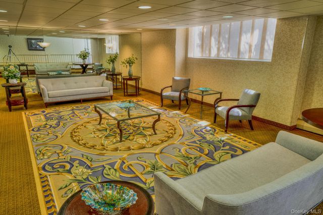 20 Daley Place 113, Lynbrook, NY 11563