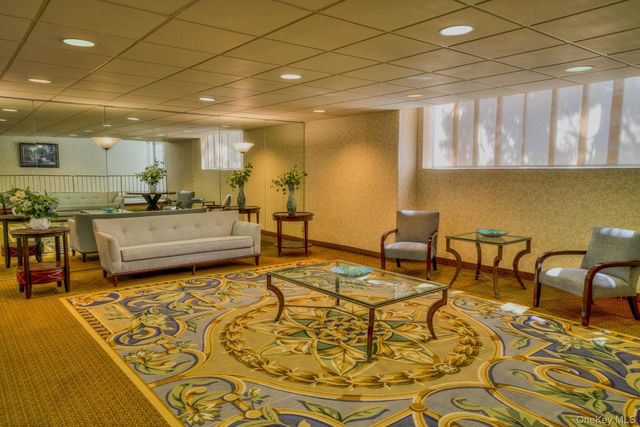 20 Daley Place 113, Lynbrook, NY 11563