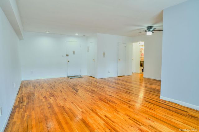 20 Daley Place 113, Lynbrook, NY 11563