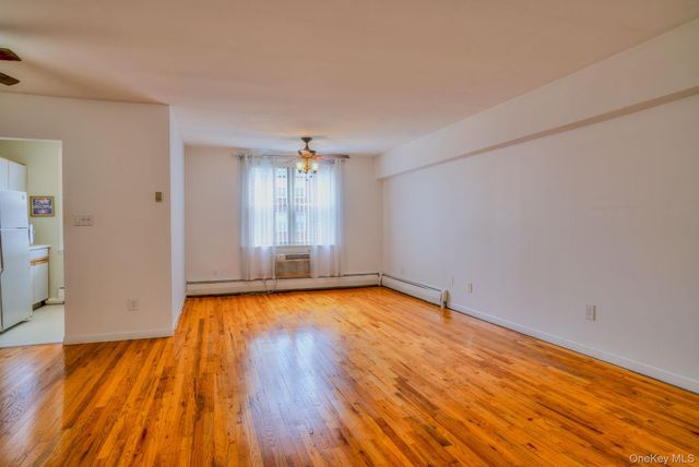 20 Daley Place 113, Lynbrook, NY 11563