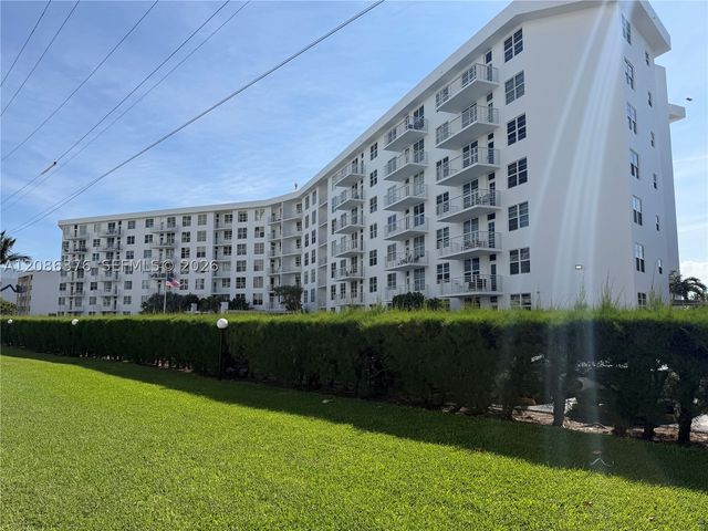 2851 S Ocean Boulevard 6 V, Boca Raton, FL 33432