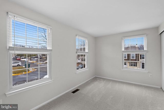 1 MARIAN CT, Sterling, VA 20165