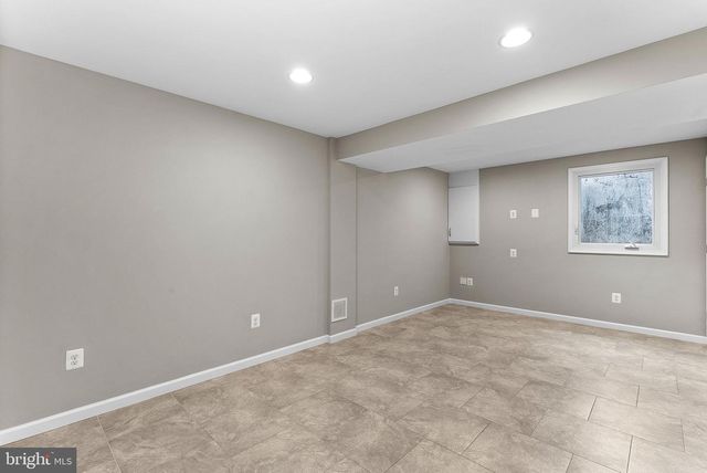 1 MARIAN CT, Sterling, VA 20165