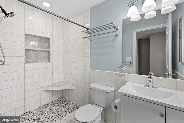 1 MARIAN CT, Sterling, VA 20165