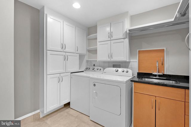 1 MARIAN CT, Sterling, VA 20165