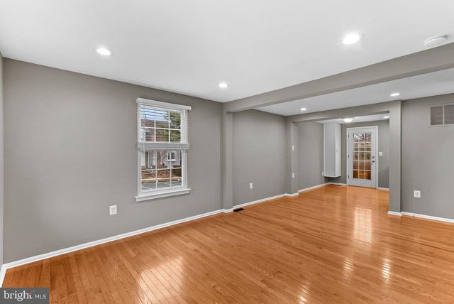 1 MARIAN CT, Sterling, VA 20165