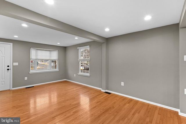 1 MARIAN CT, Sterling, VA 20165